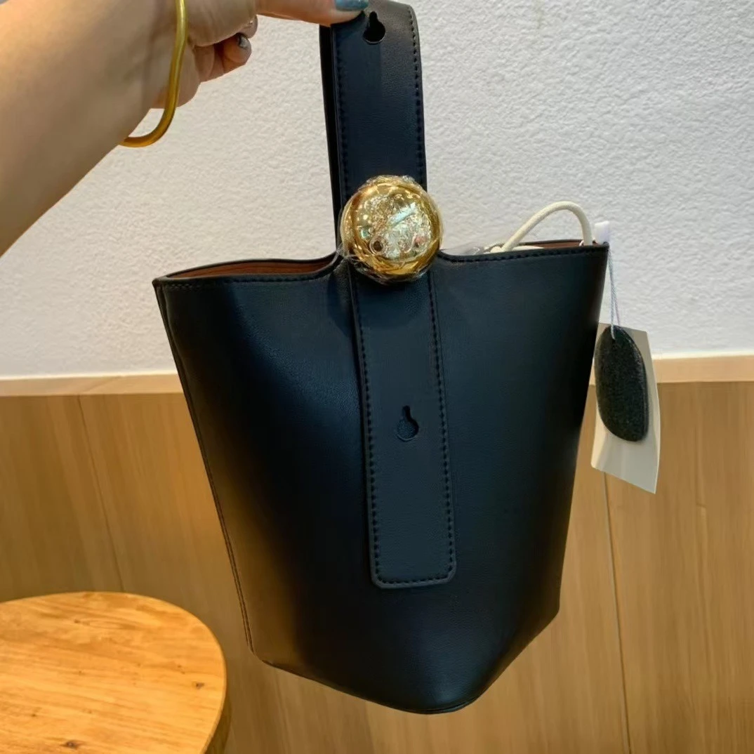 

2020 bucket bag female niche designer luxury high-end leather shoulder messenger cosmetic bag women's bag