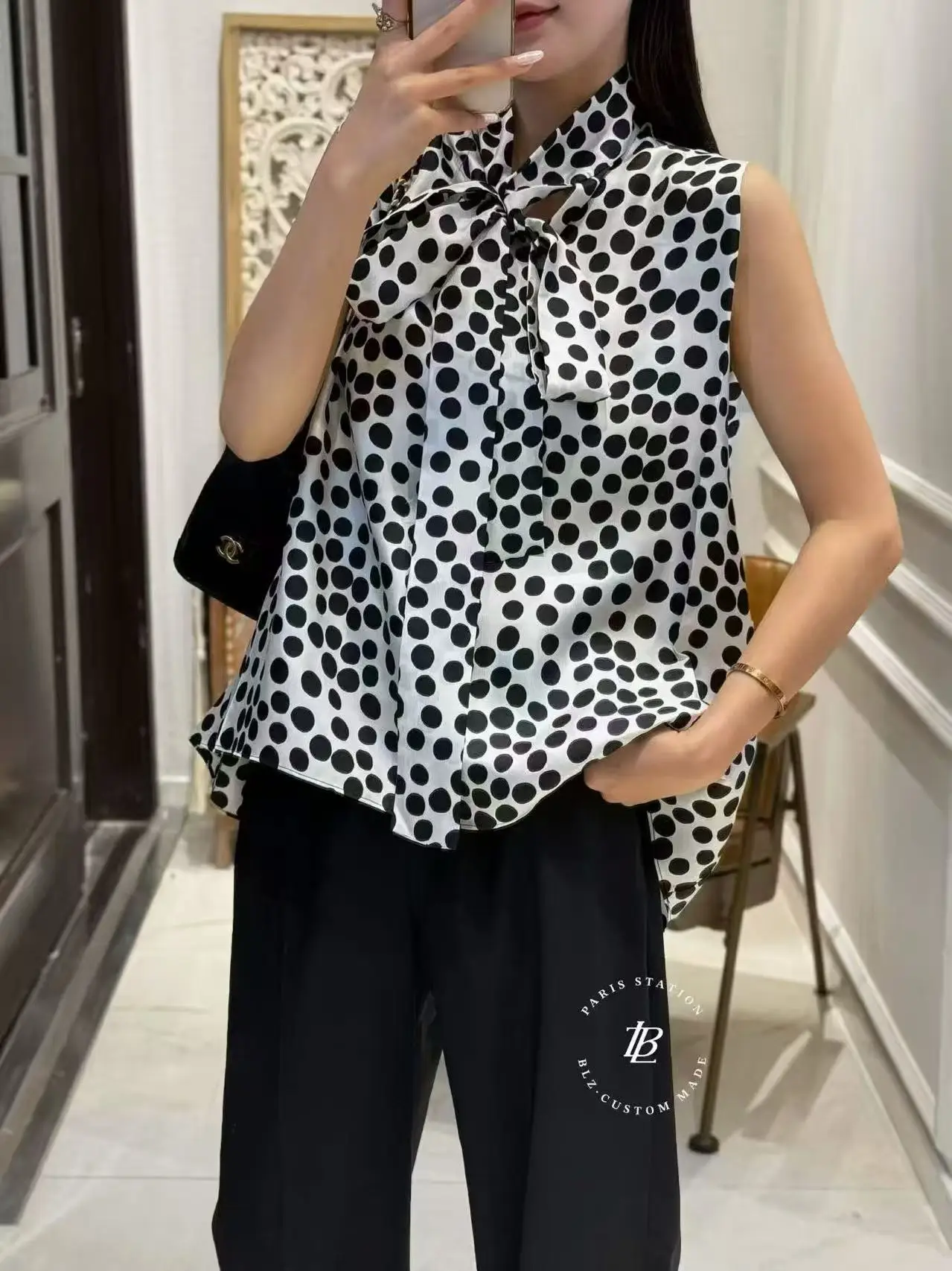 

Ladies' polka dot sleeveless V-neck ribbon versatile fashion summer loose vest top