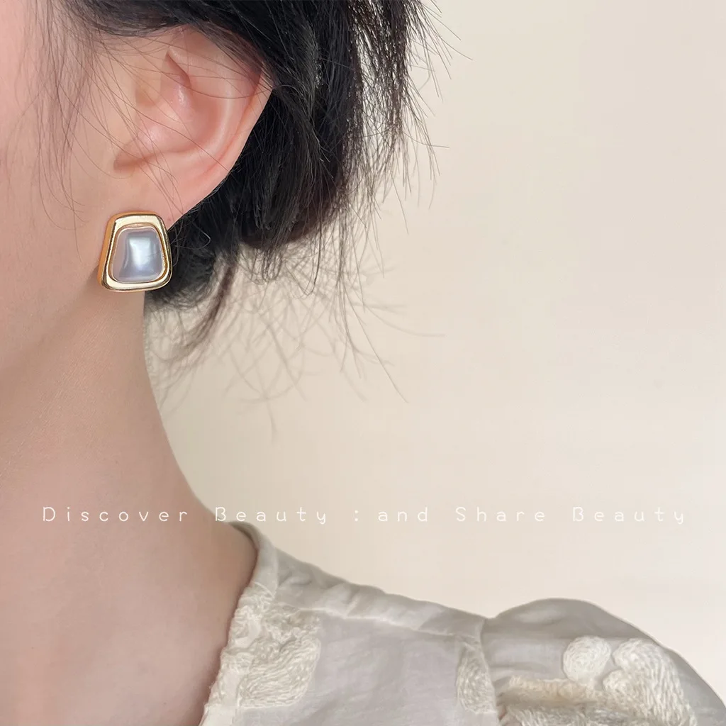 DIY accessories French high-end pearl earrings women's elegant temperament small fragrant style earrings light luxury fashion zi