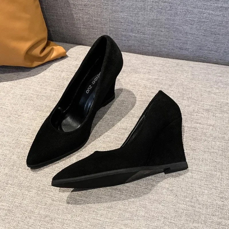 2025 Zapatos de cuña de piel de oveja Zapatos de tacón para mujer Tacones altos Sin cordones, colores mezclados Punta puntiaguda 35-43 Negro, Beige