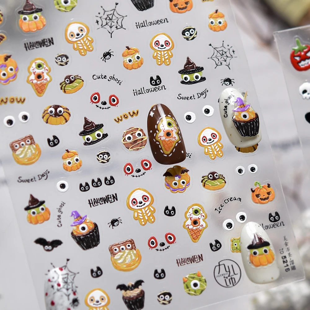 Lustige Halloween 5D-Nagelkunst-Aufkleber, skurrile Geister, Kürbisse, Spinnen, leckeres Eis, Kekse, niedlicher gruseliger Maniküre-Aufkleber zum Selbermachen
