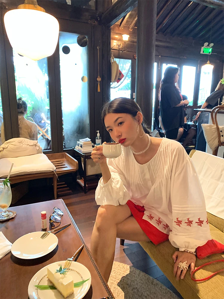 

Long Sve Embroidered Cotton irt Loose Fit Women's Faion Design Unique Early Autumn Top for Petite Ladies