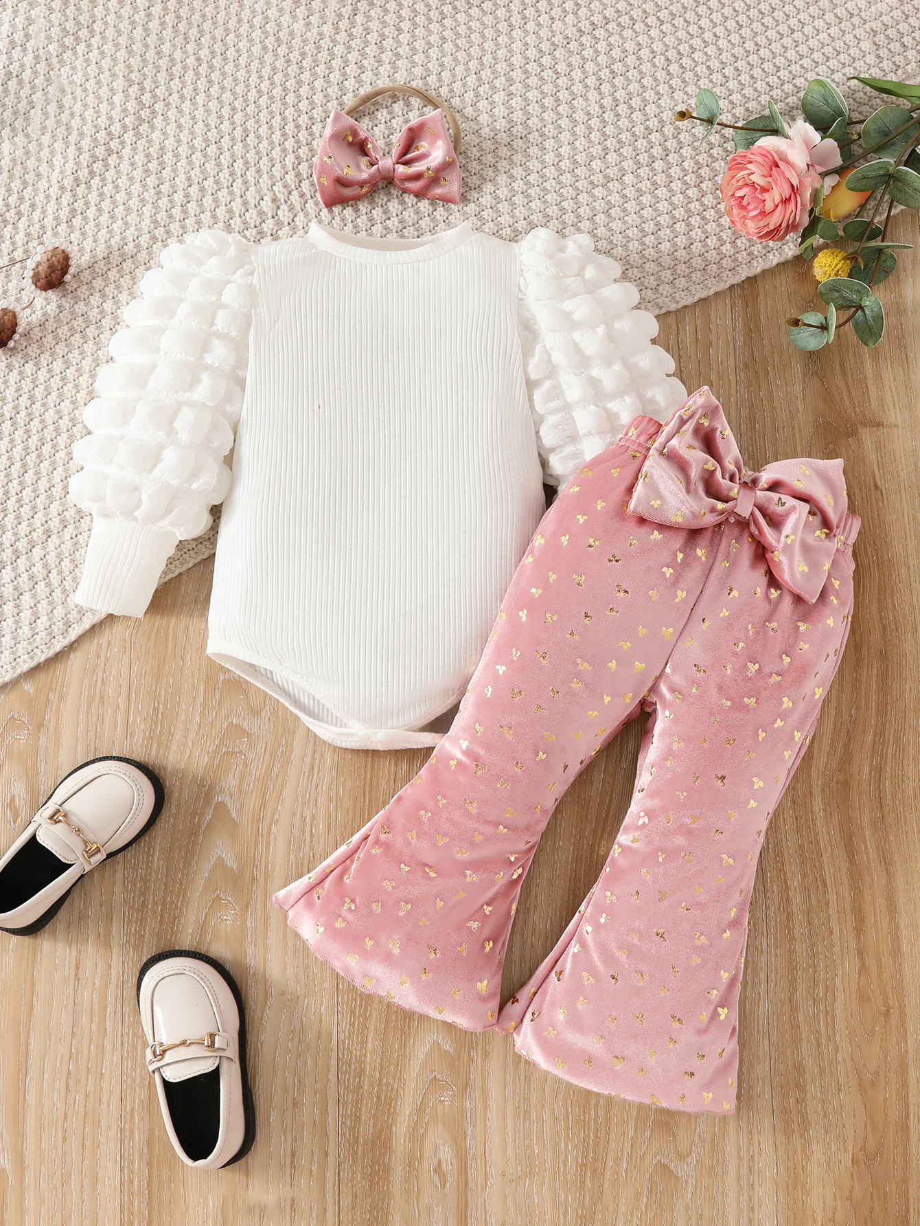 Baby girl spring and autumn bubble sleeve triangle onesie + bow bell-bottom pants + bow head with gold stamping craft set