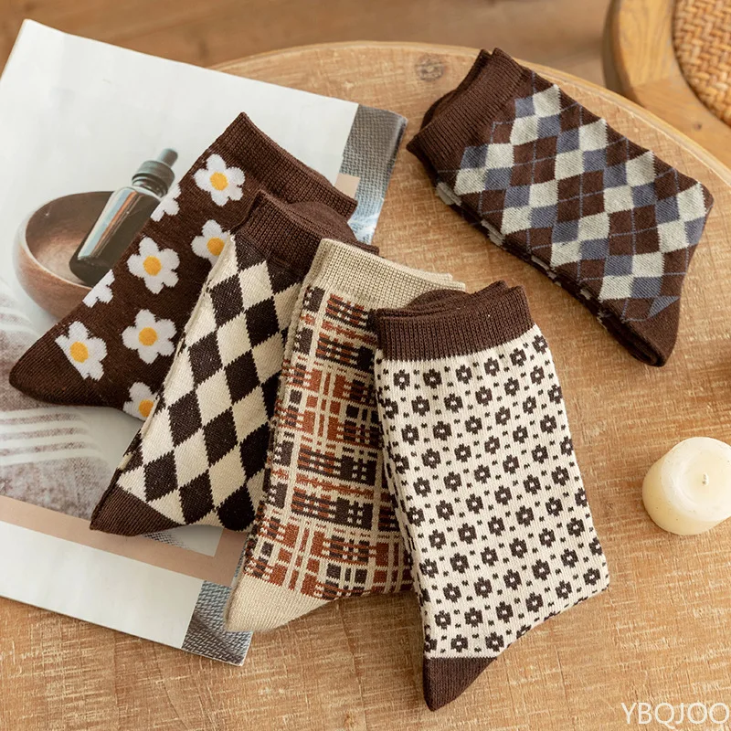 5 Paar Damen-Herbst-Winter-Retro-einfache Mittelrohrsocken mit Diamantgitter, modische, vielseitige Socken, dicke Damen-Baumwollsocken