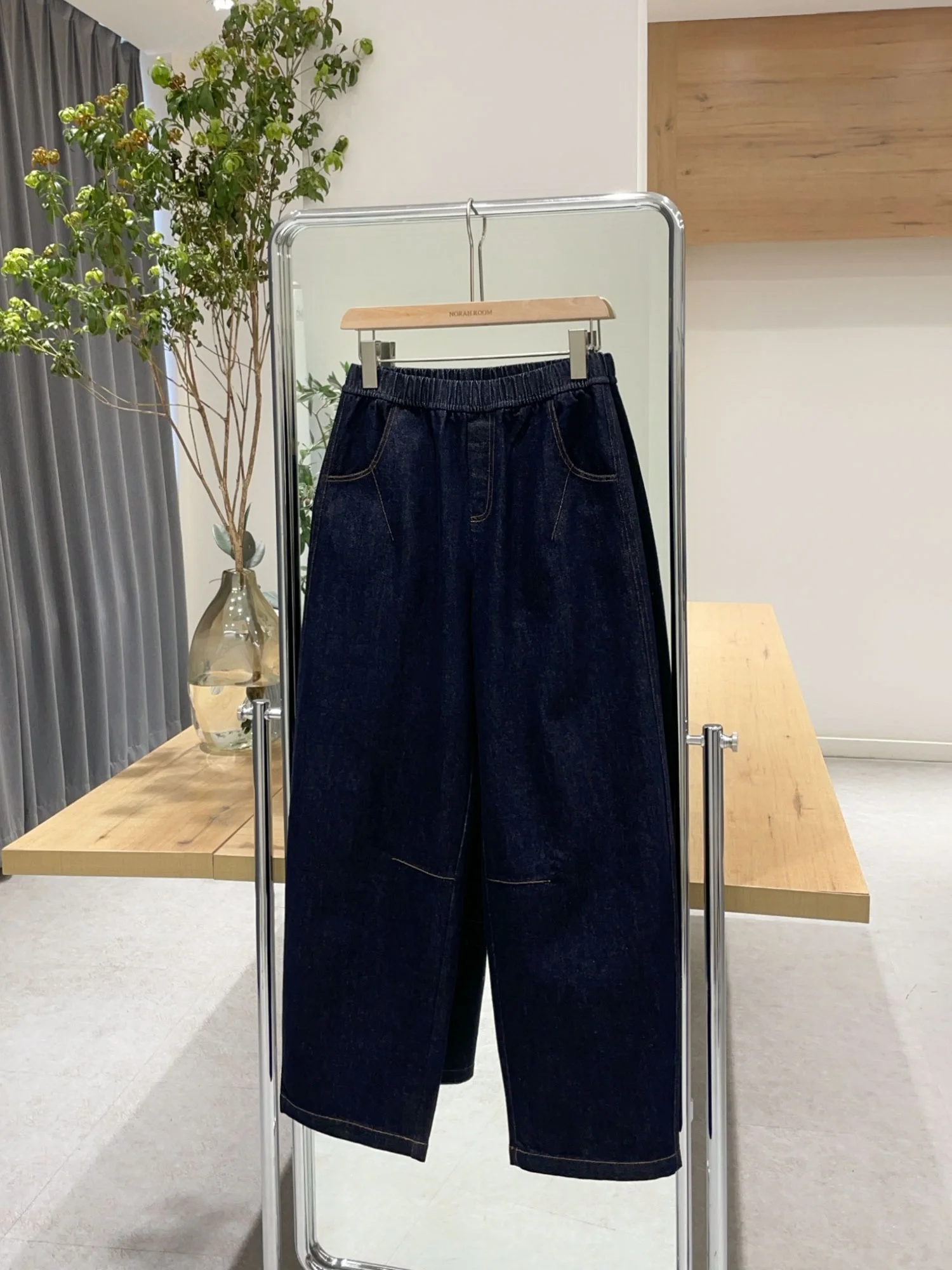 

Authentic Anti-Fade Elastic Waist Casual Jeans Korean Style Cotton High Waist Loose Fit Daily Wear Spring 2026 Ladies Jeans