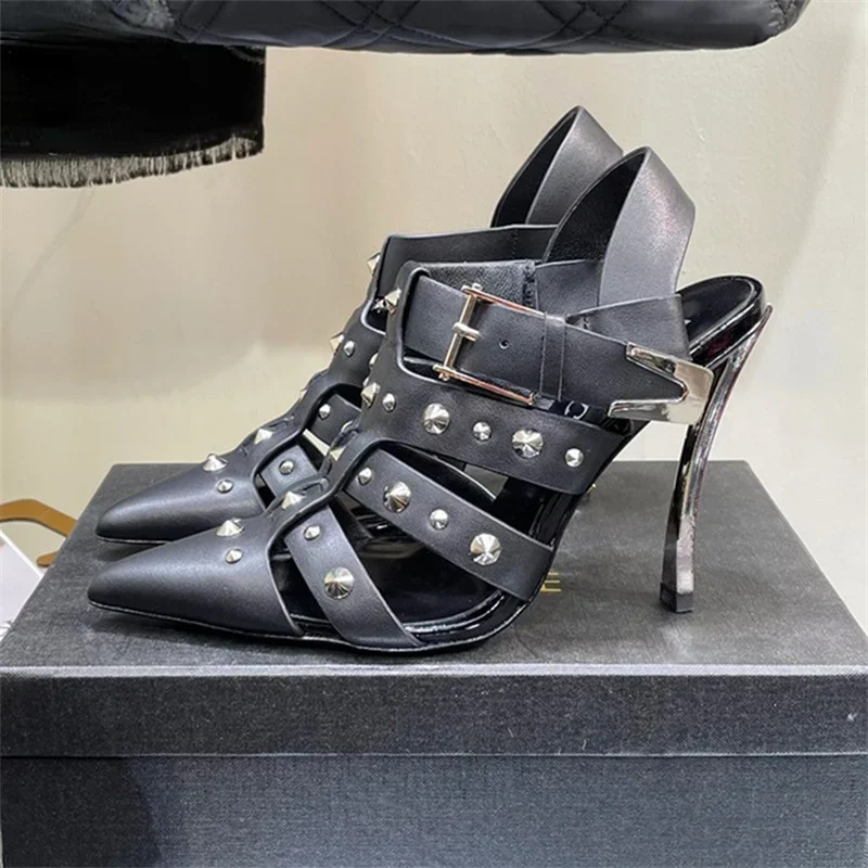 Sandales romaines à rivets de style punk pour femmes, chaussures en cuir pointues, structure évidée, talons hauts de 10cm, talons fins en métal, mode féminine