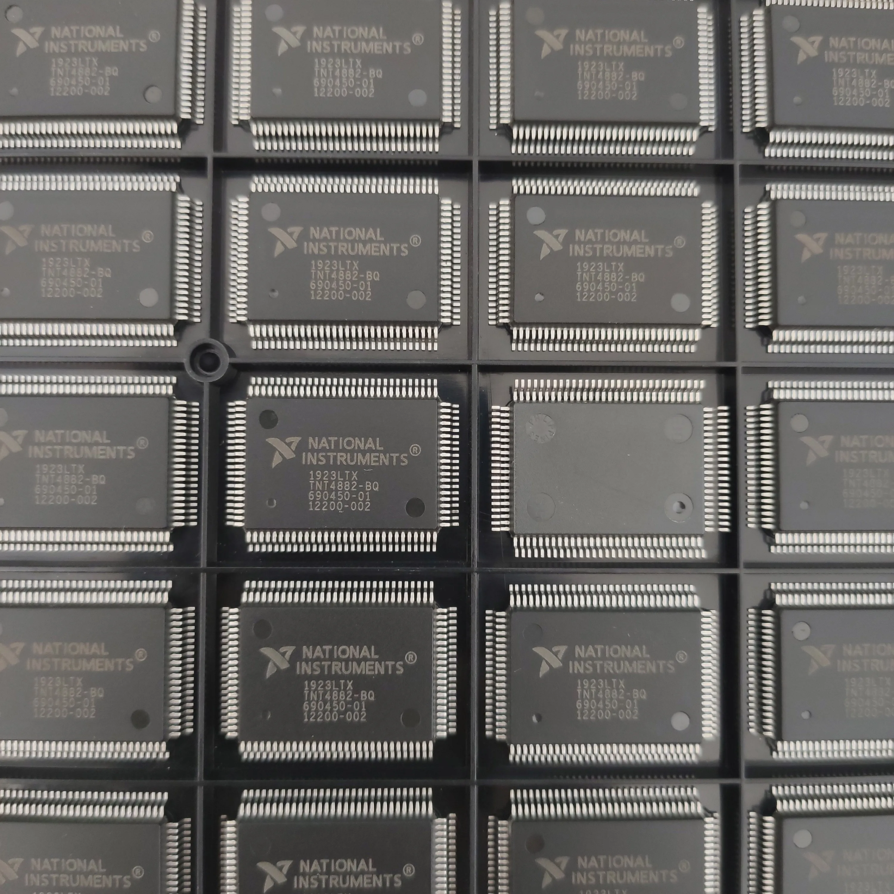 

1~10pcs/lot TNT4882-BQ TNT4882-AQ QFP-100 100% Brand New Original