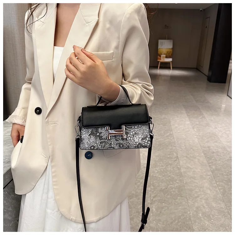 Минималистичная женская сумка через плечо 2025 года, уникальная сумка через плечо для повседневного шика, современная сумка со съемным ремешком-цепочкой