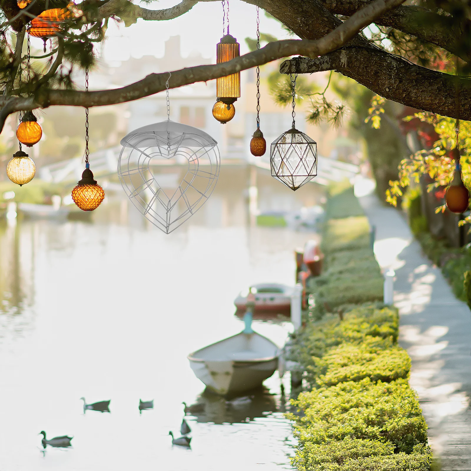 

1 pc Hanging Durable Reusable Outdoor Garden Decoration Wild Bird Feeder For Finches Heart-Shaped Outside Bird Feeder Hanging