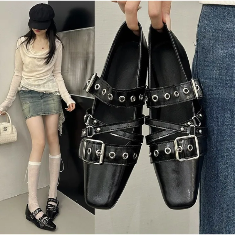2026 Retro Schnallen-Jane-Schuhe mit spitzer Zehenpartie für Damen – flache Loafer mit niedrigem Absatz im lässigen und eleganten Stil