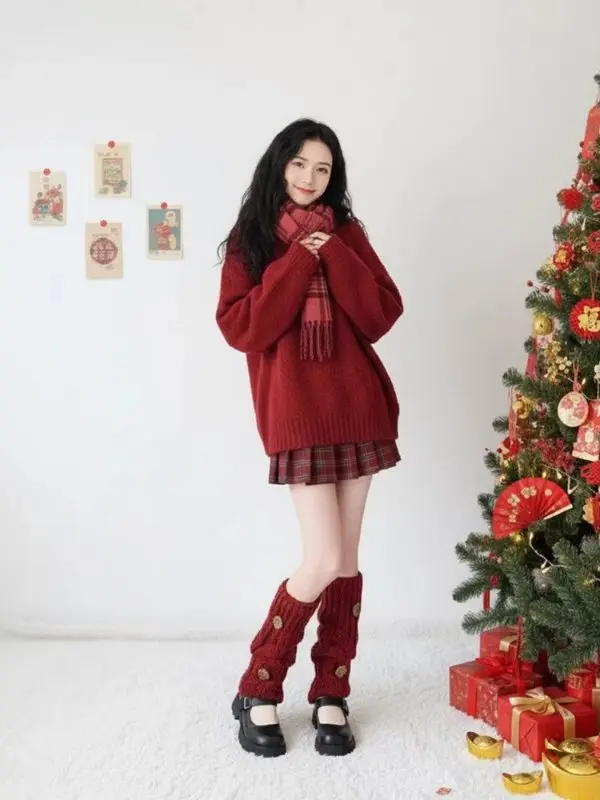 ชุดเสื้อไหมพรมถักสีแดงและกระโปรงลายสก็อตเอวสูงแฟชั่นสำหรับผู้หญิง ชุดสองชิ้น ป้องกันริ้วรอย ฤดูใบไม้ร่วง ฤดูหนาว