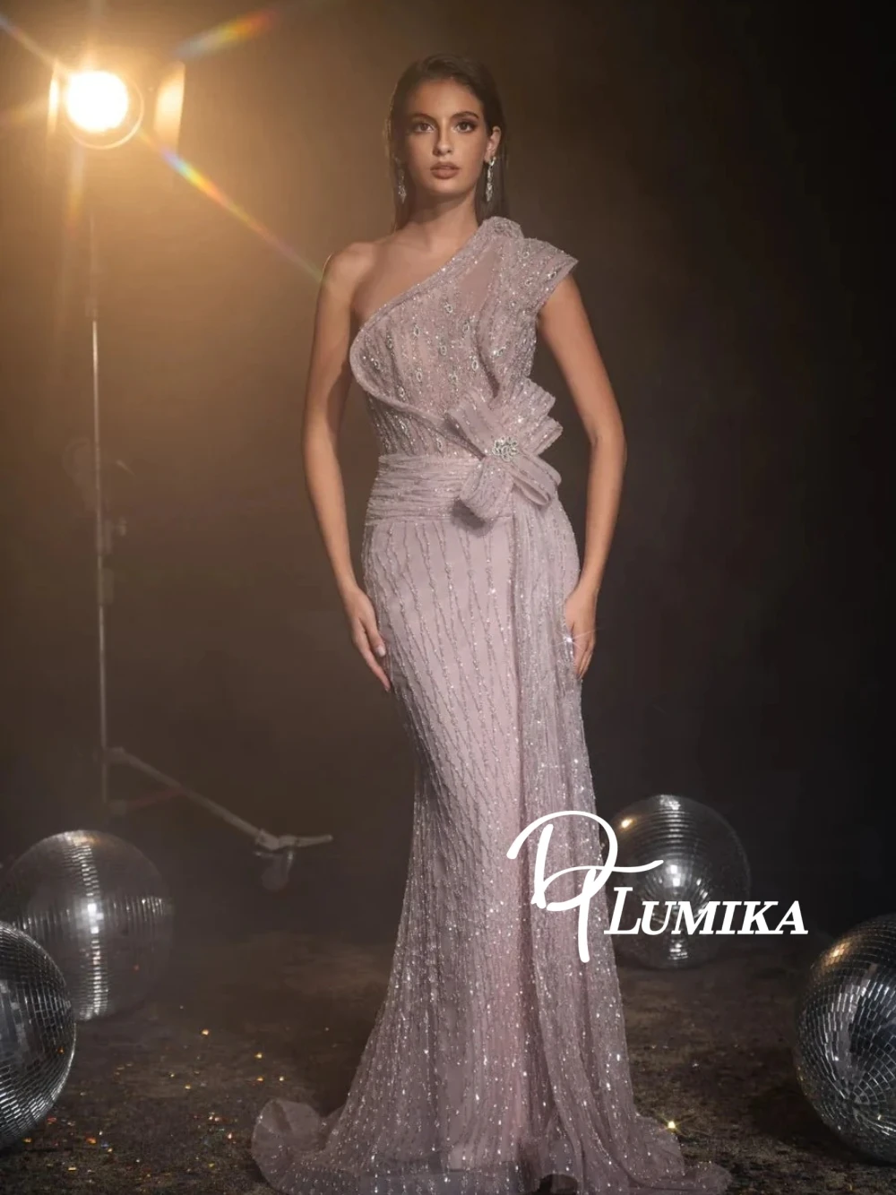 

Pink Classy One Shoulder Richly Rhinestones Evening Dress Shiny Mermaid Pleated Formal Customized Prom Gown Wedding Party Wear