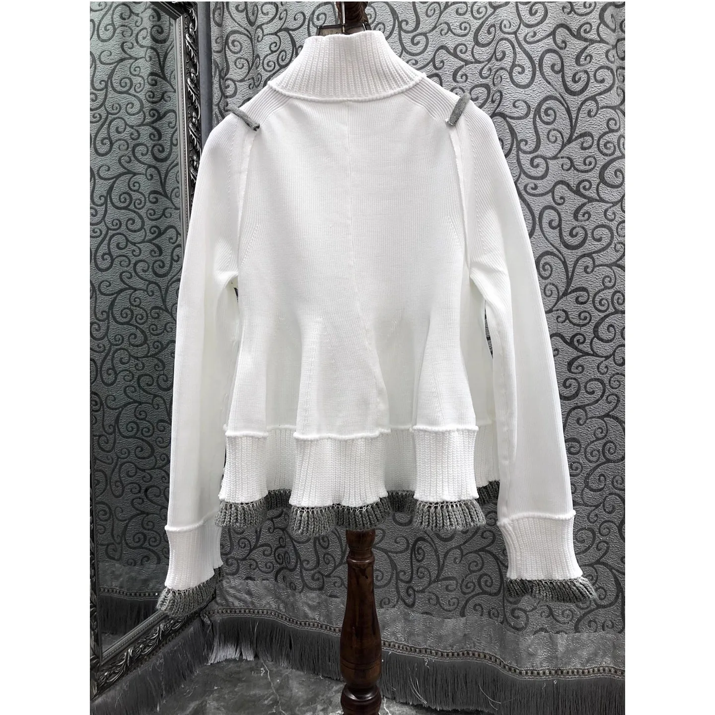 เสื้อคาร์ดิแกนไหมพรมคุณภาพสูงแบบใหม่ประจำฤดูใบไม้ร่วง-ฤดูหนาว 2025 เสื้อผ้าผู้หญิง คอเต่า ซิปหน้า แขนยาว สีขาวดำ