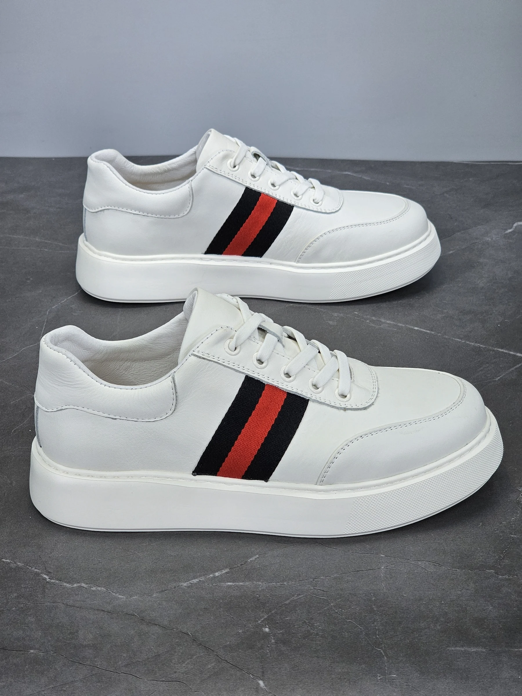 Leather Men's Casual Shoes Comfortable Breathable Lightweight Thick Bottom Commuter Fashionable Casual Board Shoes Trendy