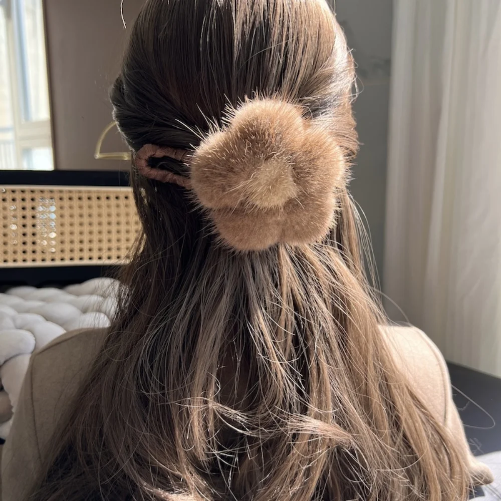 2025 Fashion Plush Natural Mink Fur New Hairpin Hair Claw Women Elegant Temperament Real Fur Hairgrips Hair Accessories