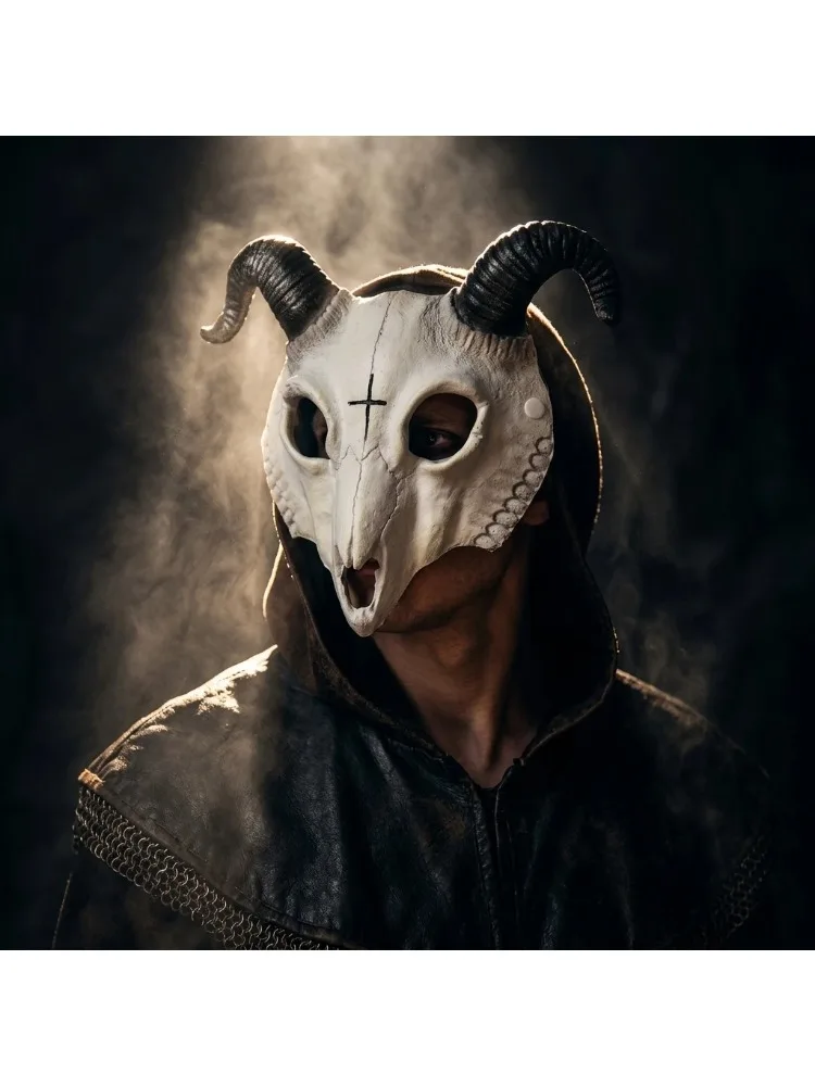 Halloween Ziegenschädel-Maske Weiße Gebogene Hörner PU-Schaum Halbgesichts-Cosplay-Kostüm-Accessoire Maskerade Karneval Rave-Party Verkleidung