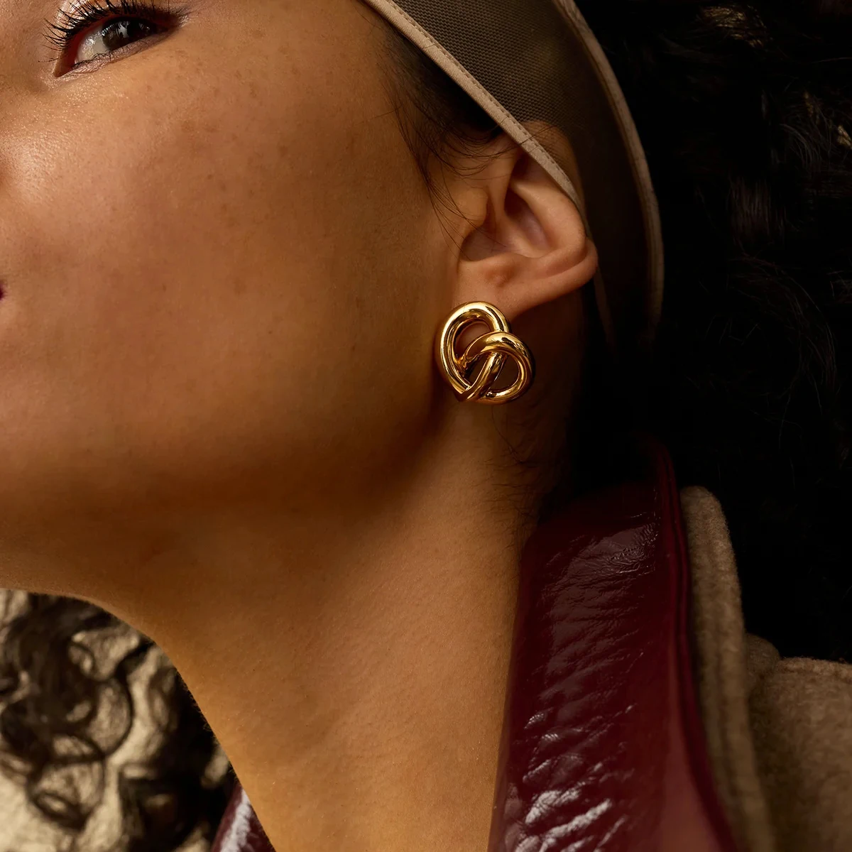 

AIKOER Minimalist 18K Gold Color Plated Stainless Steel Glossy Knot Stud Earrings Line Wrapped Earrings Women's Accessories Part