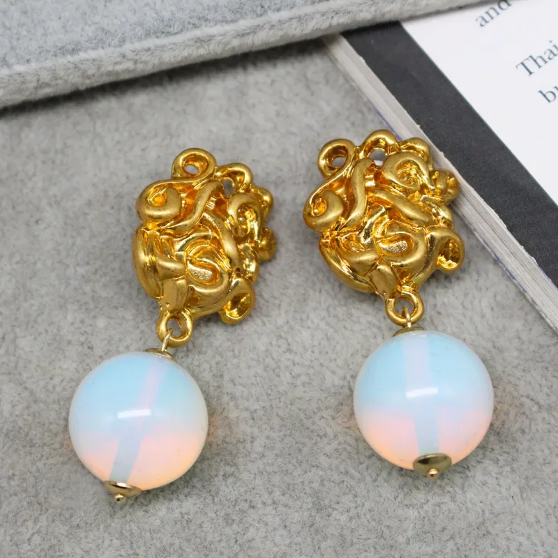 

New middle niche design earrings for women fashion vintage light luxury studs with all-matching ear clips