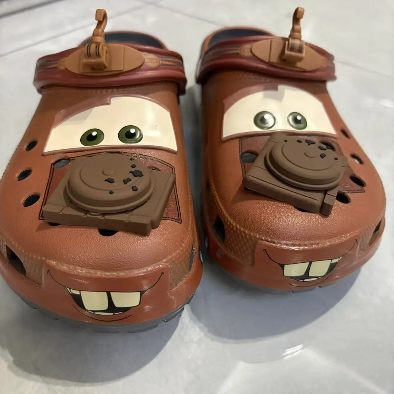Disney Pixar Cars McQueen & Mater, zapatillas transpirables impermeables para adultos, sandalias informales para exteriores para niños, regalo de moda, diseño de dibujos animados