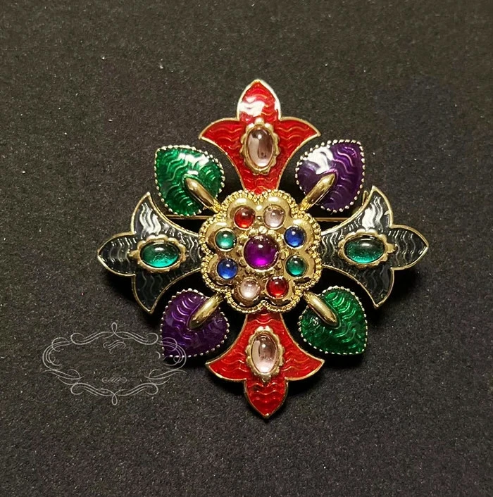 Women Vintage Crystal Pendatn Cross Badges Pin Fashion Party Banquet Exquisite Boutique Classic Brooch Jewelry For Lady