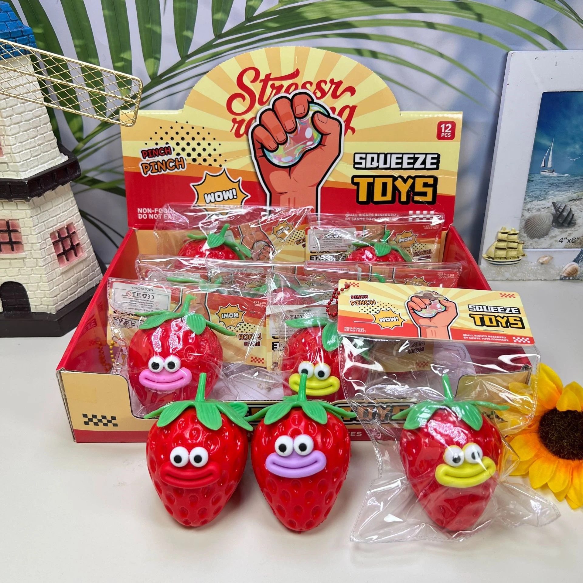 Simulation Strawberry Squeeze Toy Soft Sticky Hand Fidget Toy Imitation Fruit Stress Relief Vent Prank Decompression Party Suppl