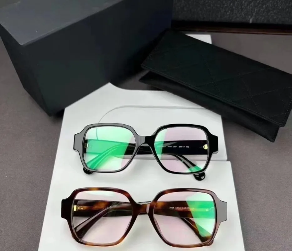 

Модные очки в черной оправе — утягивающий дизайн в форме сердца