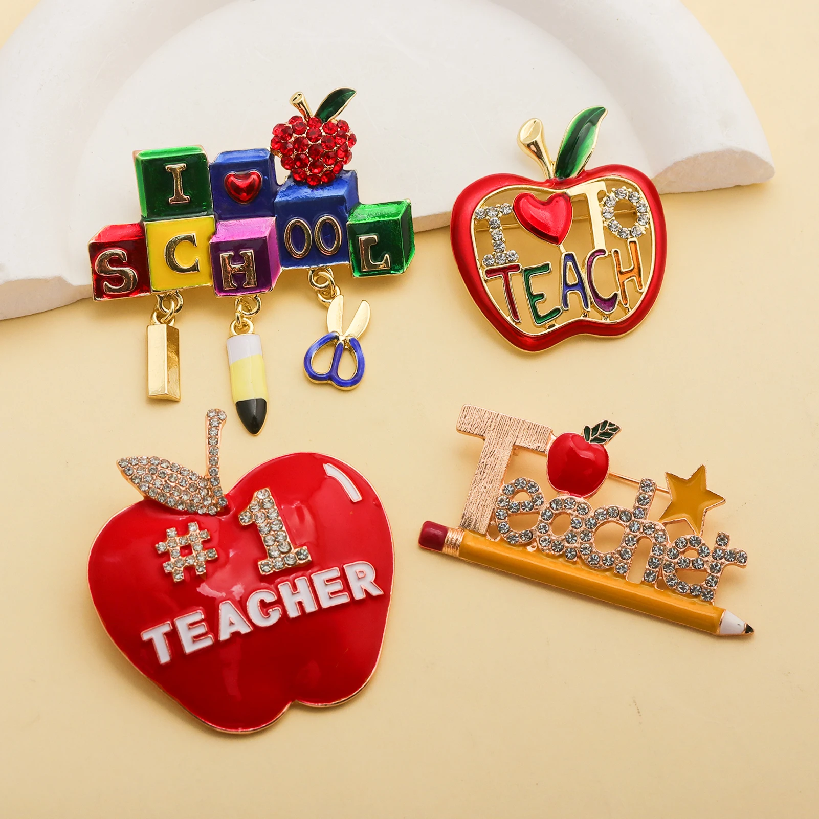Apple Teacher Brooch Crystal Letter Pencil Lapel Badge Bag Charm Backpack Pin Back-to-School Season Teacher's Day Jewelry Gift