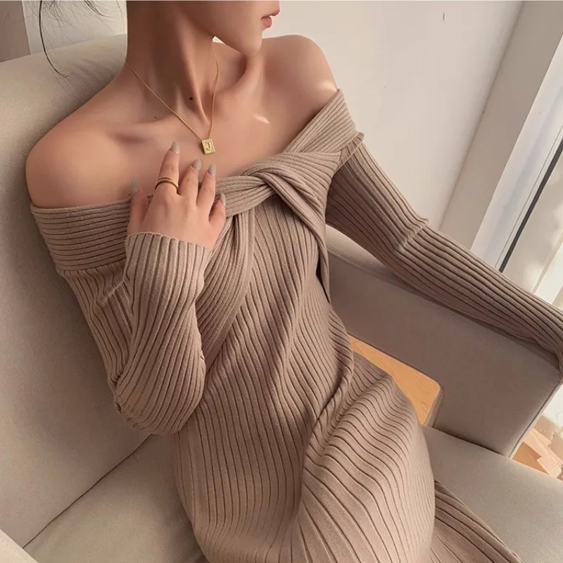 Off Shoulder Knitted Dress For Women\'S Autumn And Winter High-End Design, Unique Slim Fitting Temperament Dress