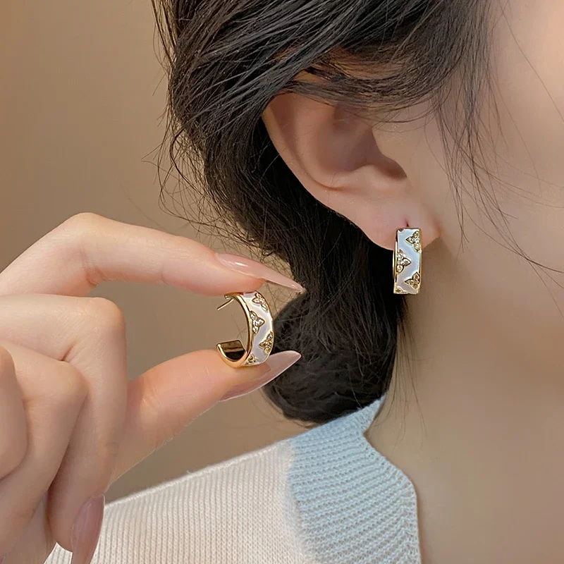 French Vintage Zircon Flower White Enamel C-shaped Gold Color Earrings For Women‘s with Advanced New Fashion Jewelry Accessories