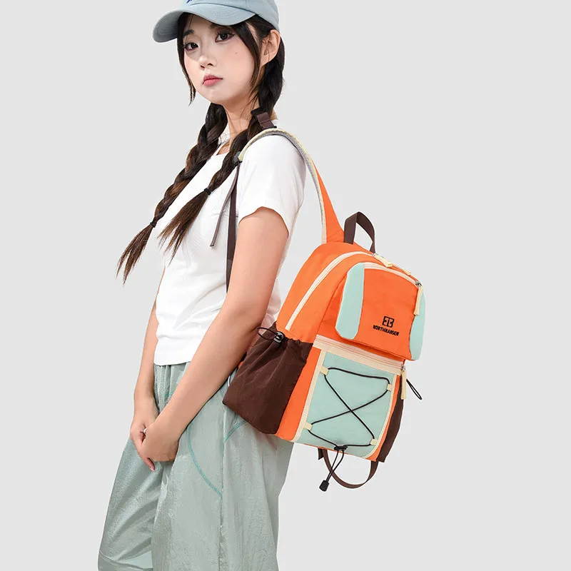 Japanese-style commuter casual small backpack, suitable for sports, hiking, and mountaineering; a stylish color-block design, id