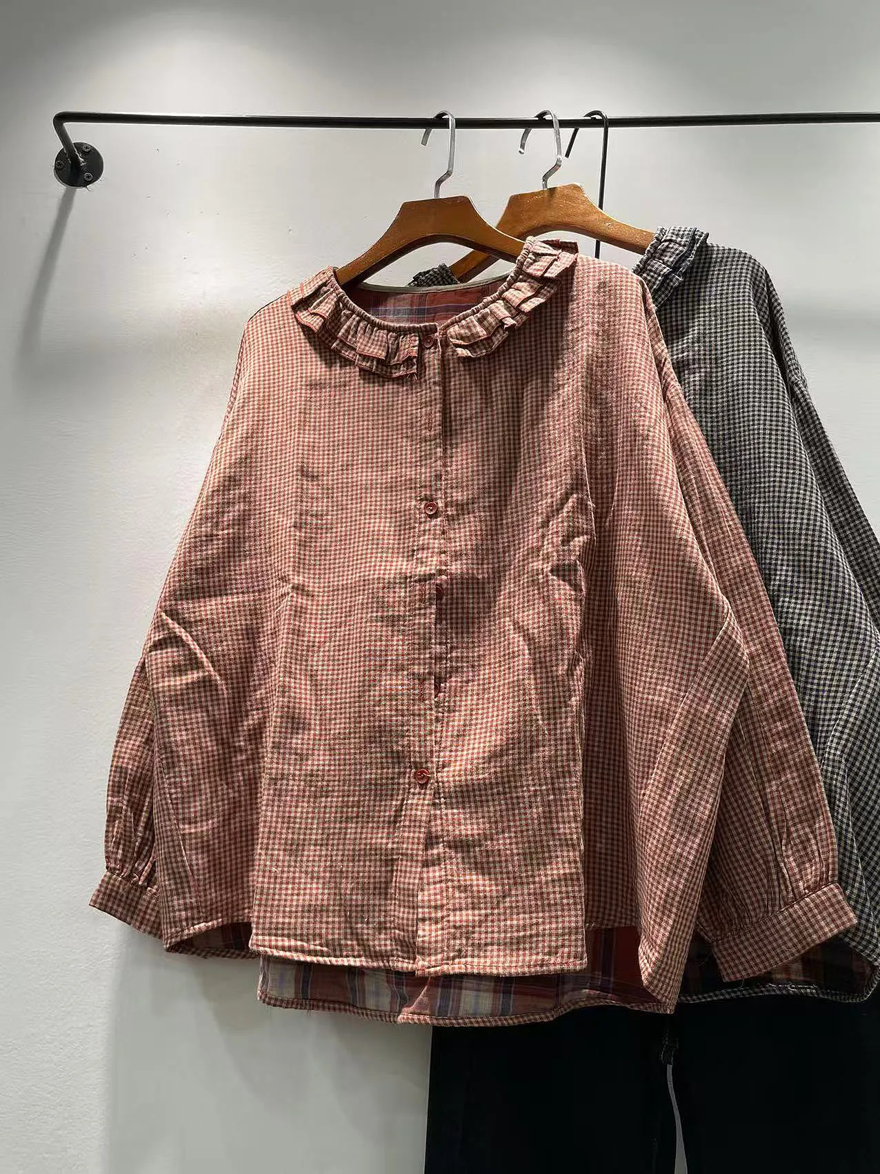 

Осень 2023, женская свободная длинная све irt, двухслойный воротник с рюшами, хлопковый клетчатый узор, простая повседневная одежда