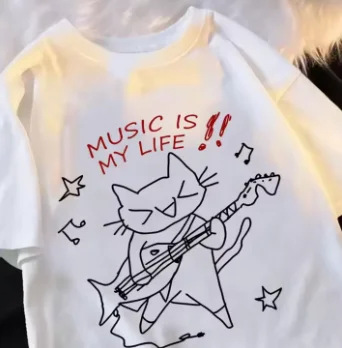 เสื้อยืดลายกราฟิกแมว Music Is My Life ระบายอากาศได้ดี ซับเหงื่อ สวมใส่สบาย คอกลม เสื้อยืดน่ารักสำหรับผู้หญิง ของตกแต่งบ้าน