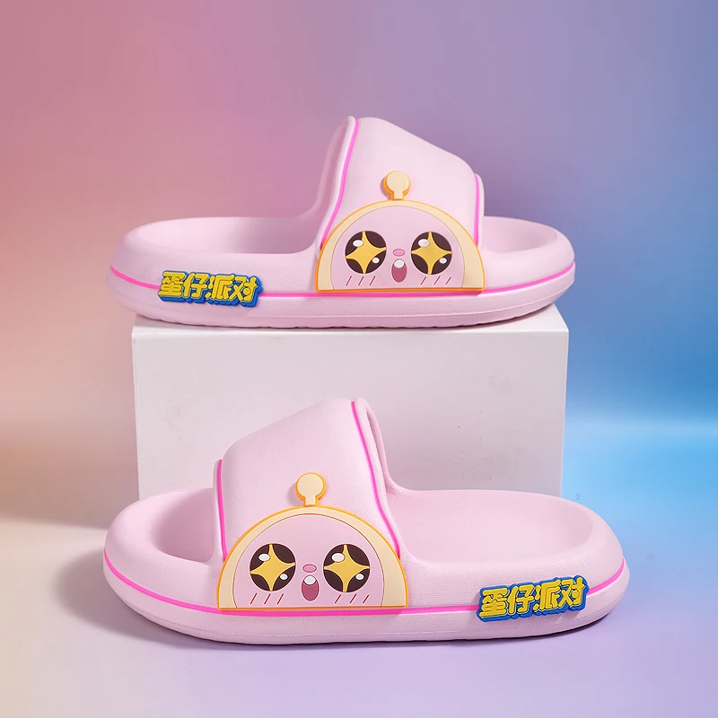 

Пара детских тапочек с амортизирующей конструкцией носка и нескользящей, износостойкой подошвой BW-803T033.