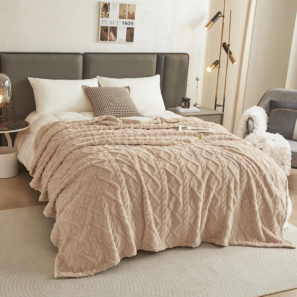 Fluffy Coral Velvet Blanket Flannel Plush Comfortable Thickened and Warm Soft Sofa Throw Blanket for Air-Conditioned Room Luxury