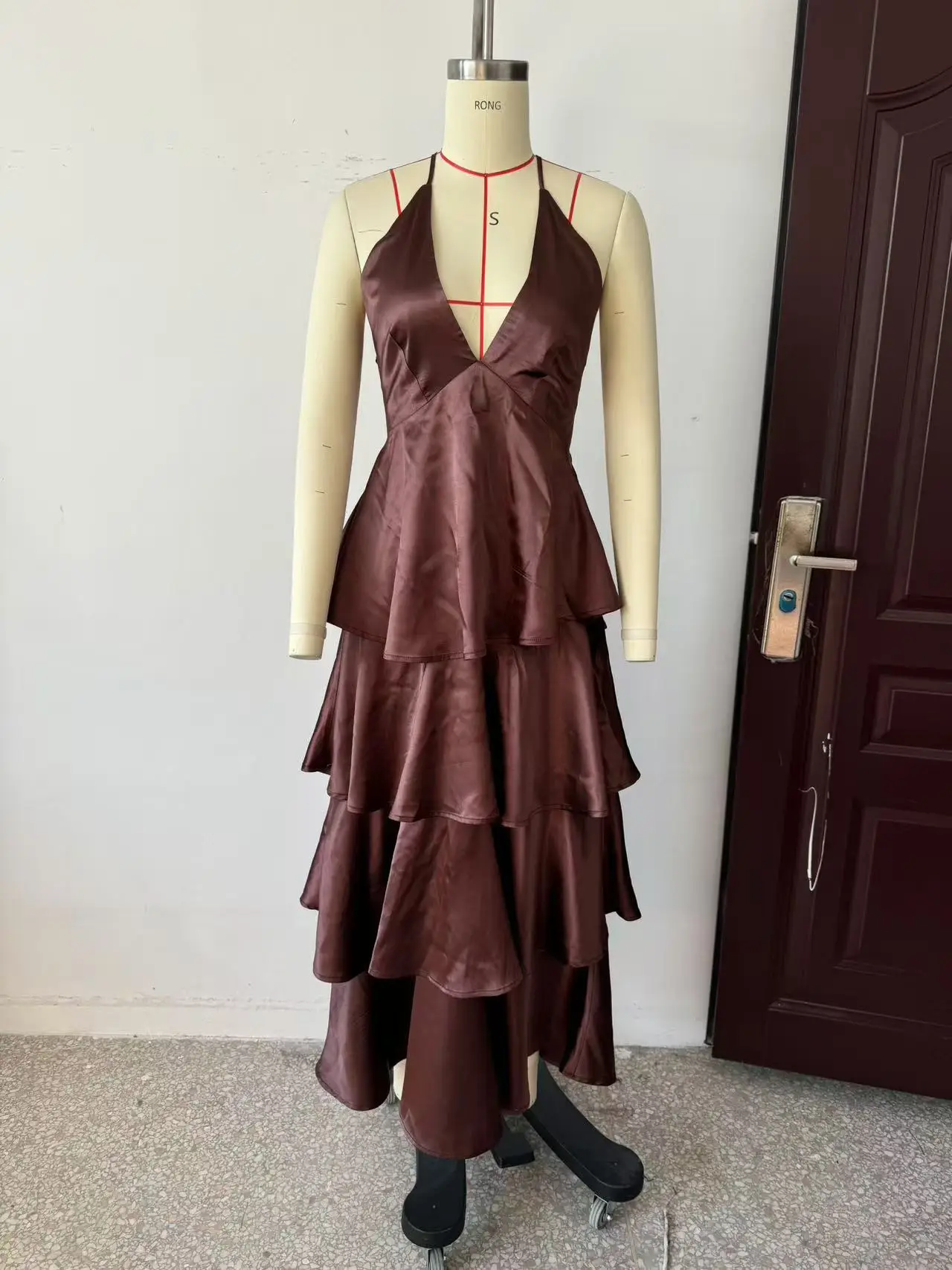 Kondala chique marrom sexy em camadas verão vintage mulher vestido noite vestido de festa moda 2025 aniversário com decote em v vestidos longos