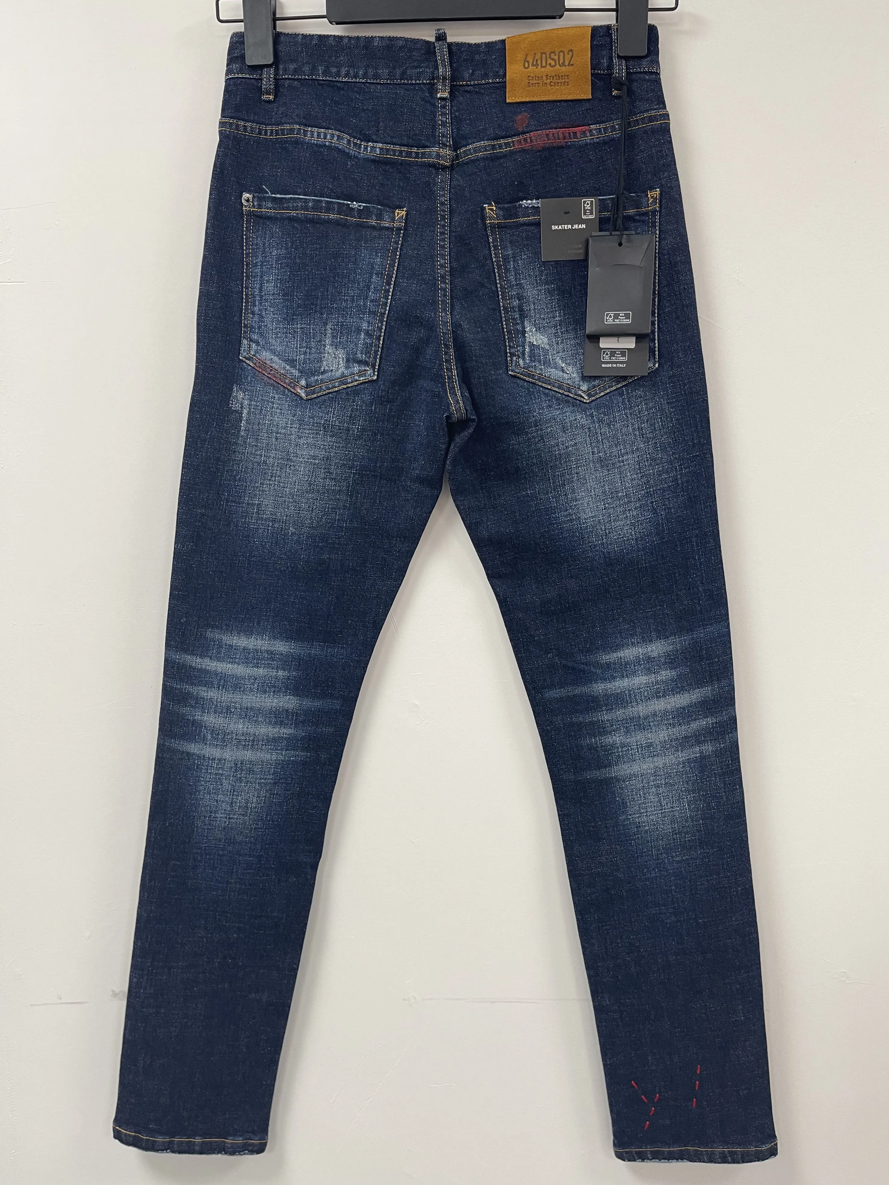 2024 Spring/Summer New Water Wash Worn Hole Patch Paint 3D Cutting Small Feet D2 Jeans for Men