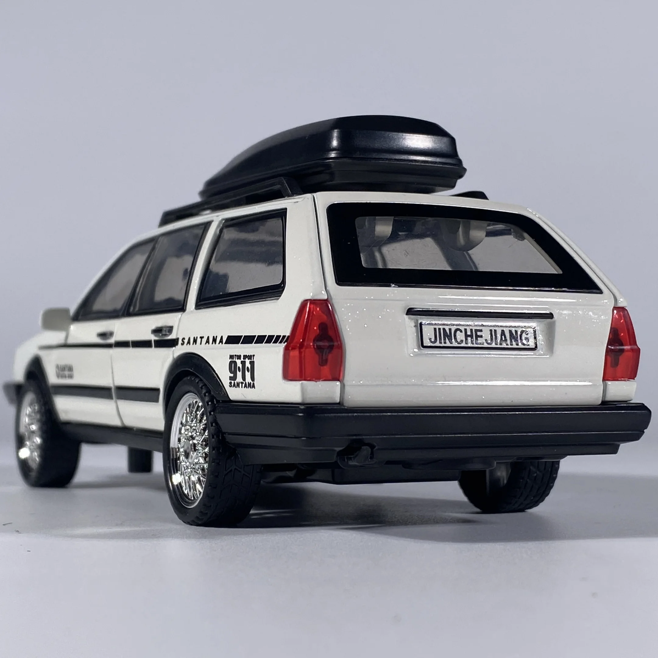 1:32 VolksWagenwerk Santana wagon Alloy Metal Diecast Model Car Sound & Light Pull Back Classic simulation Collection Hobby Gift