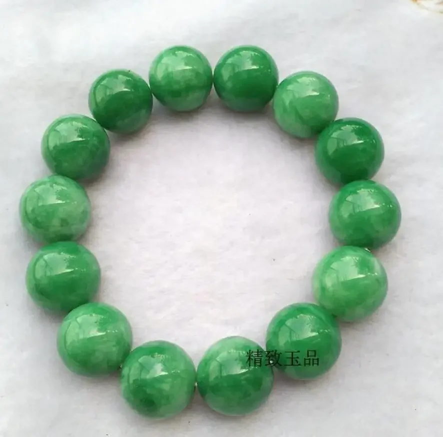 

Красивый браслет из нефрита и зеленого цвета нового стиля диаметром 12 мм.