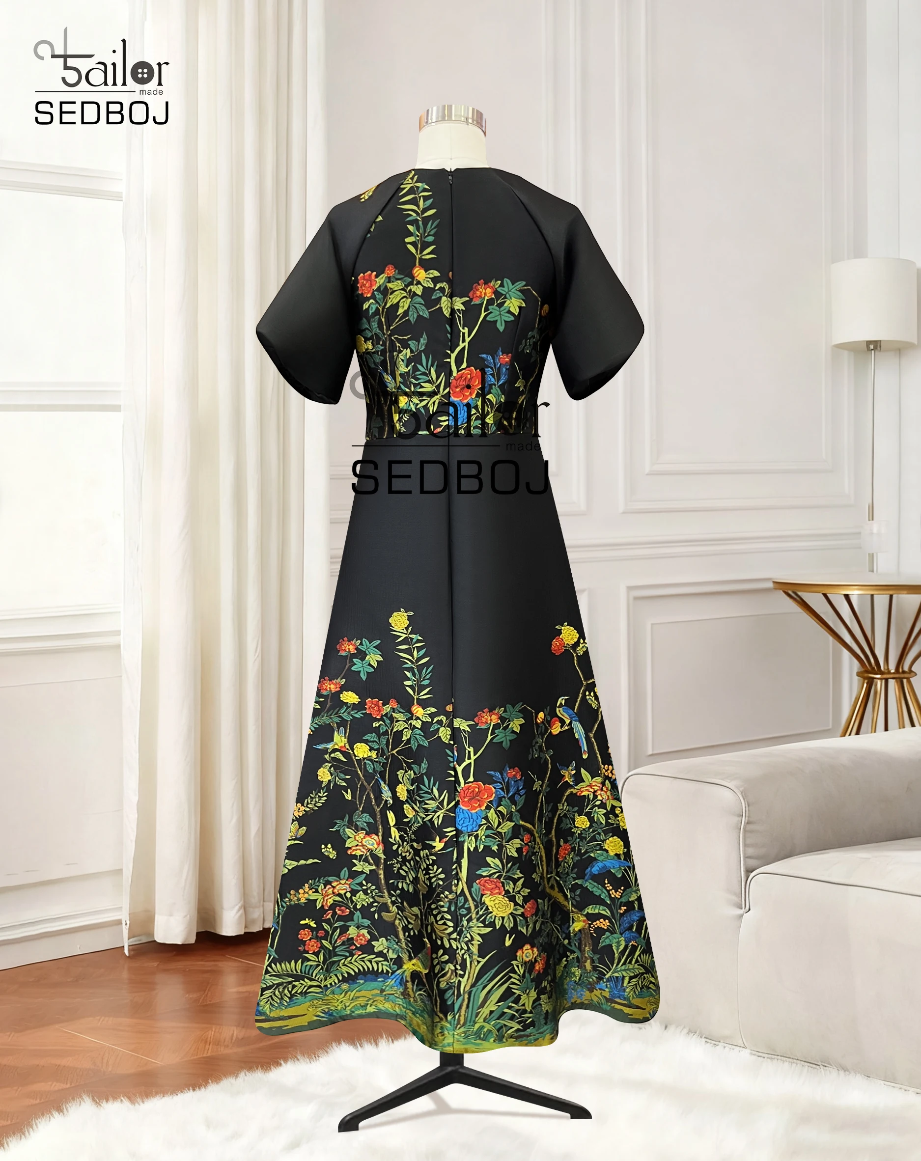 Schwarzes, florales, modisches, knielanges A-Linien-Kleid mit quadratischem Ausschnitt