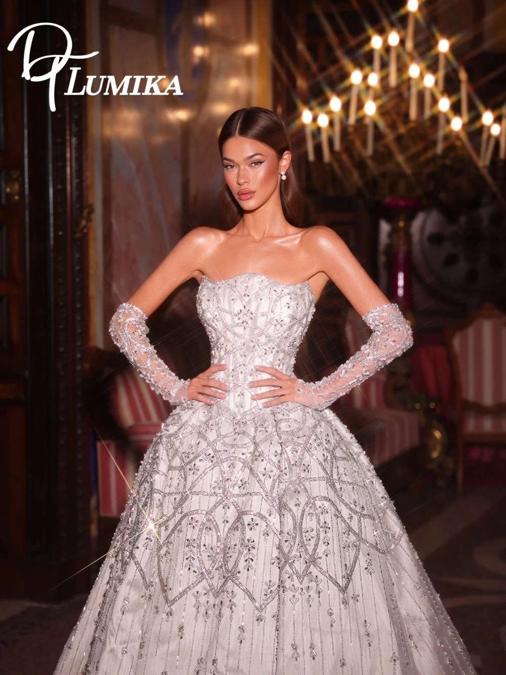 

Glamorous Strapless Crystal Beaded Wedding Dress Elegant Geometric Bridal Dress Dazzling No Gloves Bridal Gown Vestidos De Novia