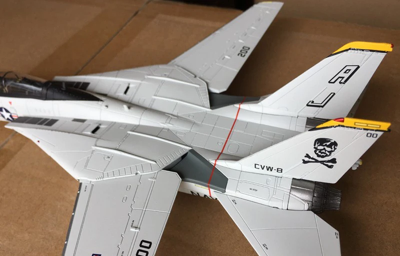 Feine 1/72 UNS F-14A Kämpfer Modell VF-84 Piraten Flagge Squadron Legierung sammlung modell Fegte flügel winkel kann geändert werden