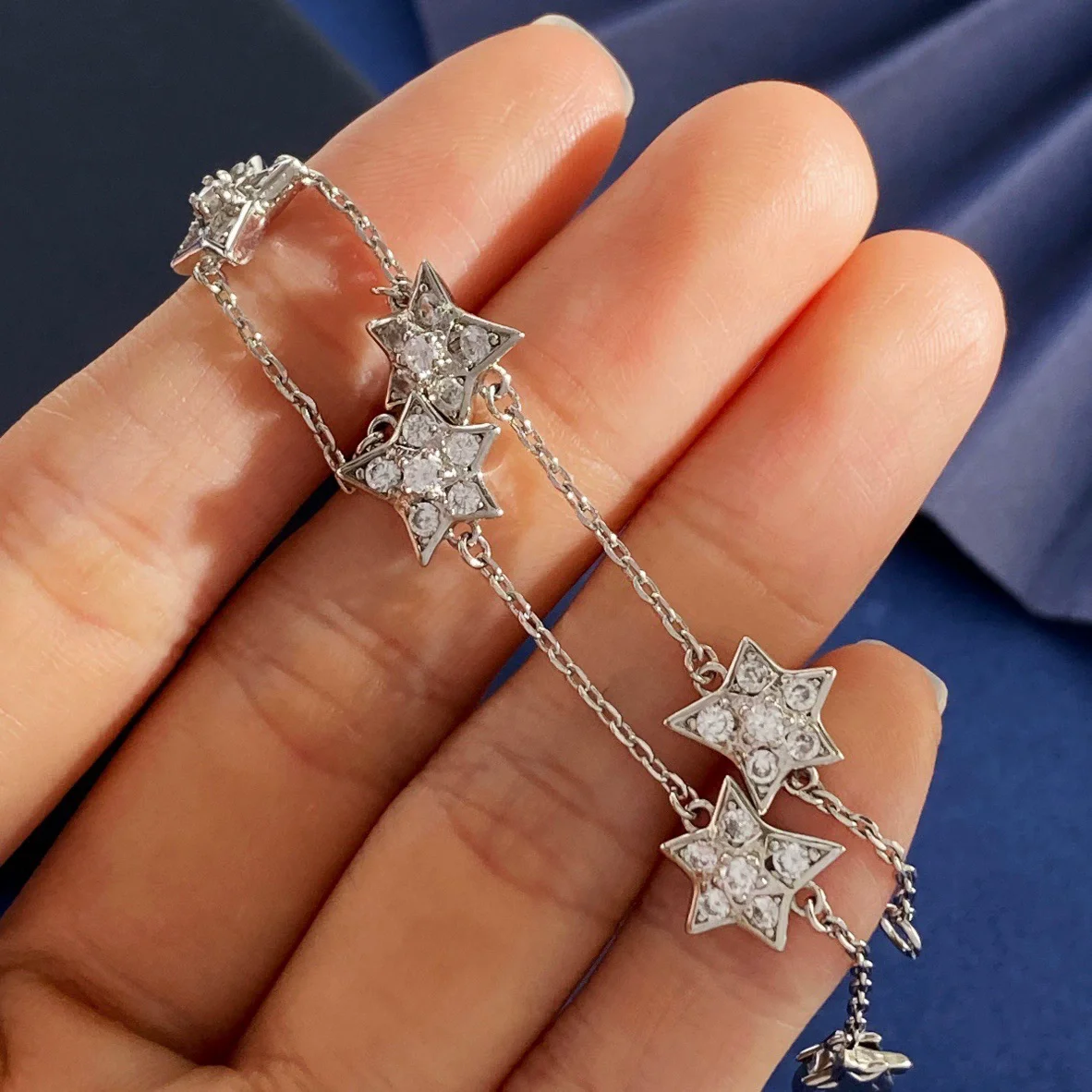

Fashion New Style Light luxury and high-end feel Charm Diamond encrusted Comet Pentagram Bracelet