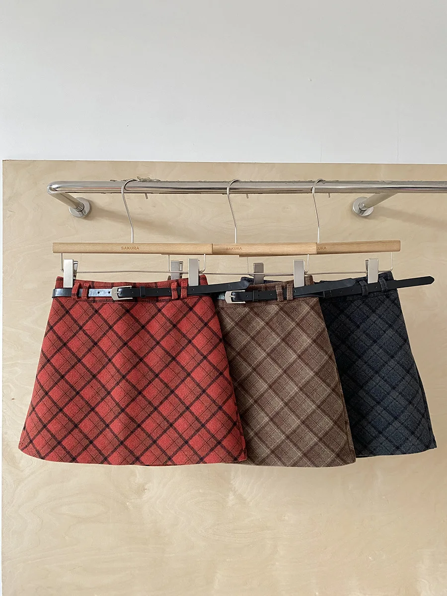 2025 autumn new versatile high waist slimming woolen skirt for women's autumn and winter fashion A-line hip hugging short skirt