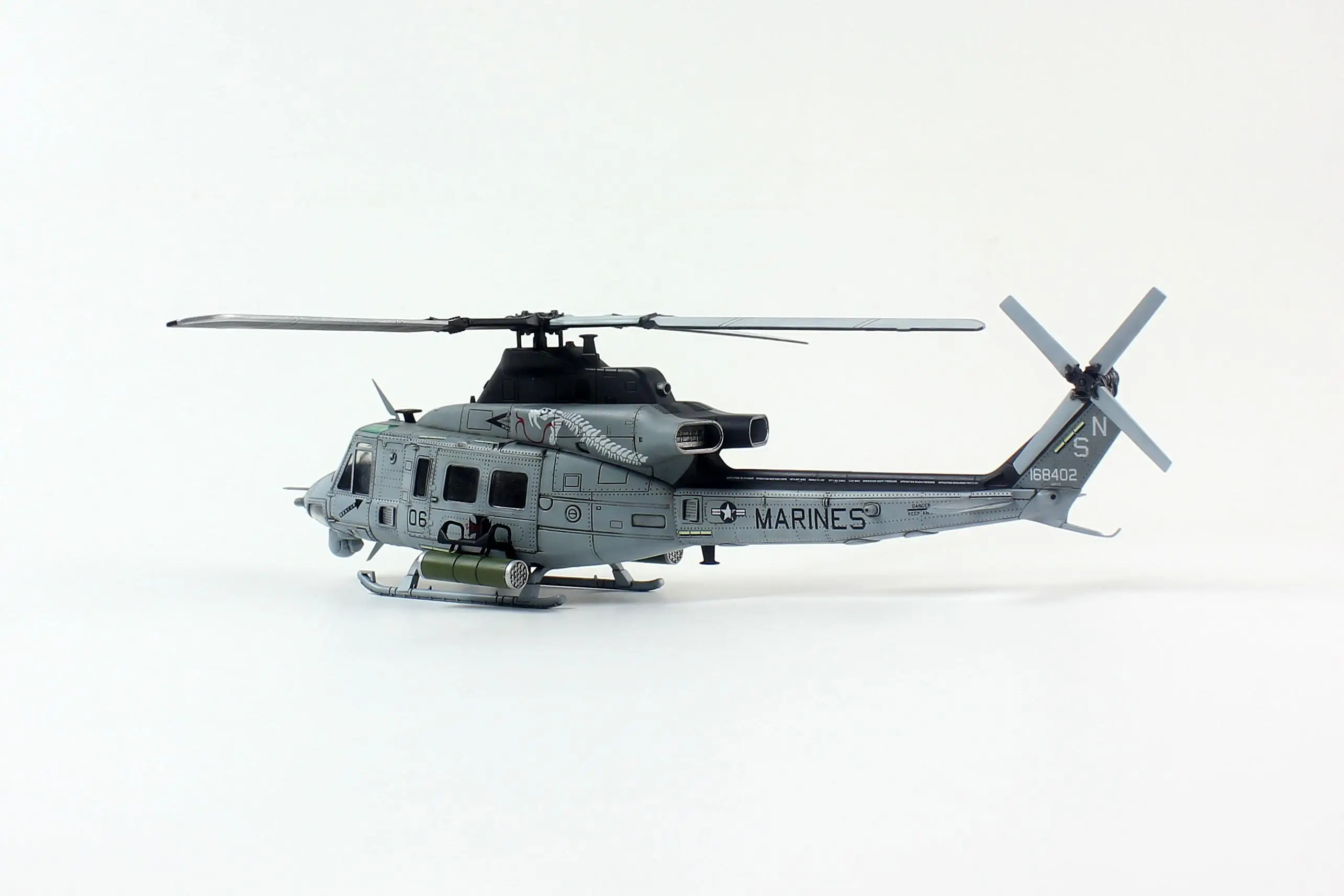 Dream Model DM720018 1/72 UH-1Y `Venom` USMC Helicopter Assembly Plastic model kit