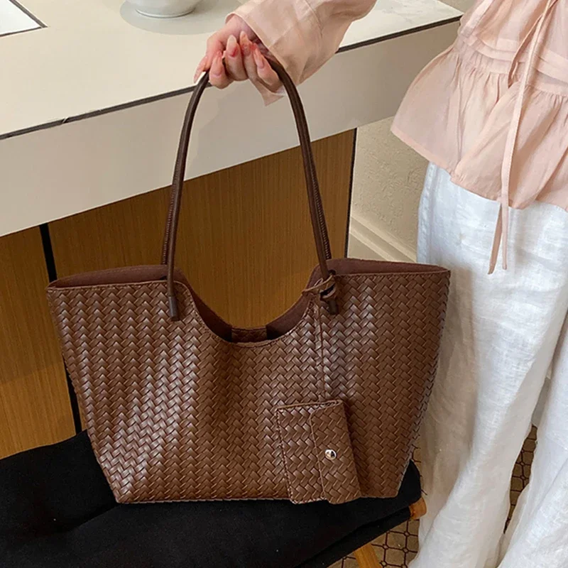 Rattan-Gewebte Tragetasche mit Passender Geldbörse, Vintage-Markt-Einkaufskorb, Pendler-Schultertasche, Sommer-Handtasche mit Großer Kapazität für Damen – Detail 6