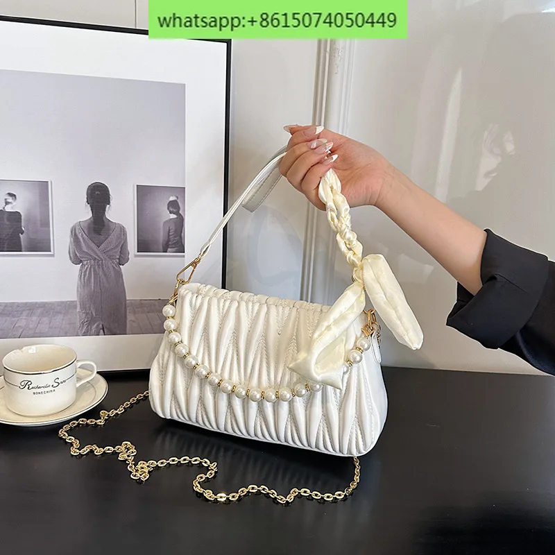 Minority design Pearl hand-held handbag with a versatile pleated chain and a shoulder crossbody bag.