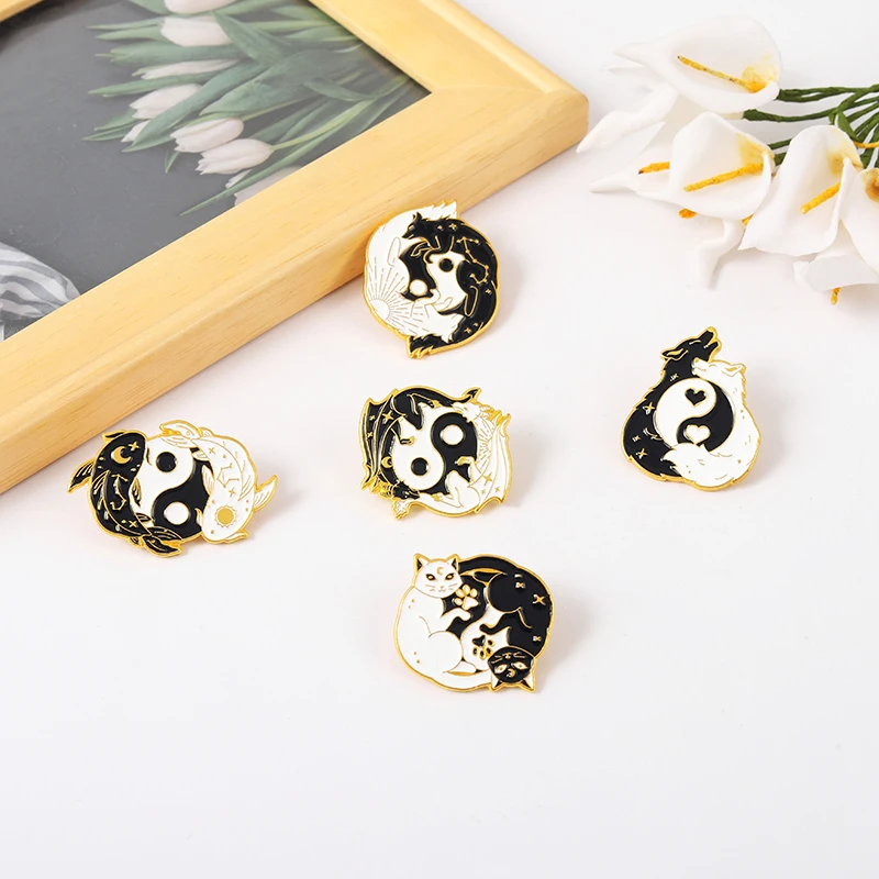 Taichi Animals Enamel Pins Custom Black White Koi Cat Wolf Fox Dragon Brooches Lapel Badges Punk Jewelry Gift for Friends