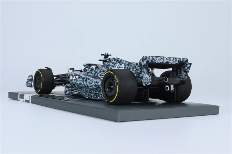 MINICHAMPS 1:18 2022 ALFA ROMEO ORLEN C42 No24 Zhou Guanyu Test Car #117229924 Model Car
