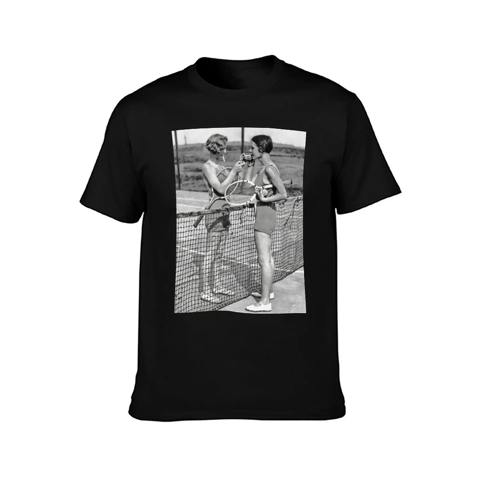 Women Tennis Players Cigarette Break Vintage Black and White Art T-Shirt Summer Casual Cotton Tee Oversized Streetwear Tops
