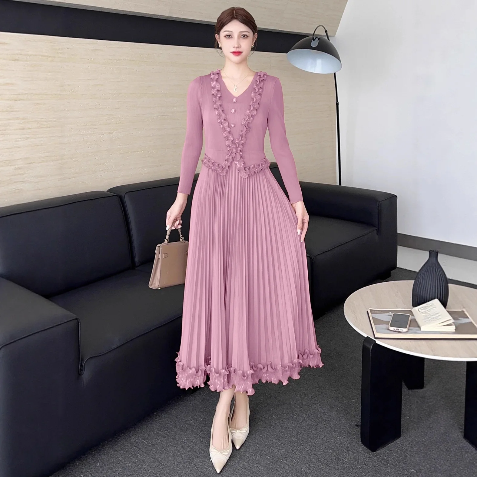 

Miyake Pleated Plus Size Dress Fashionable French Fungus Long Sleeves Elegant Waist Slimming Long Skirt
